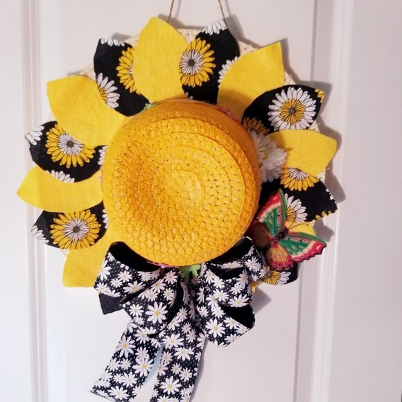 Daisy Hat Hanger Wreath Door Decor - Picture 2 of 9